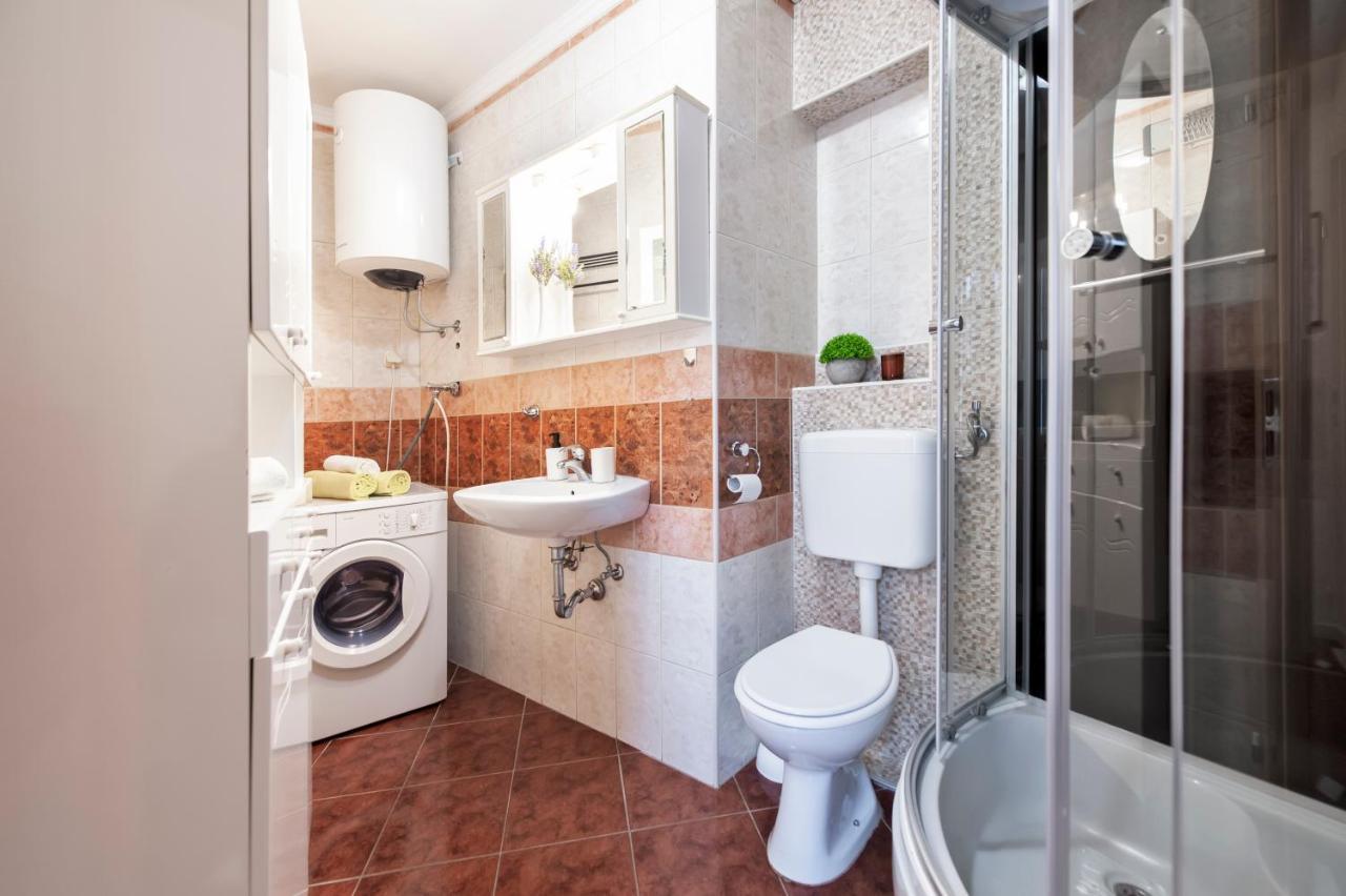 Ap Downtown Apartment Ровінь Екстер'єр фото