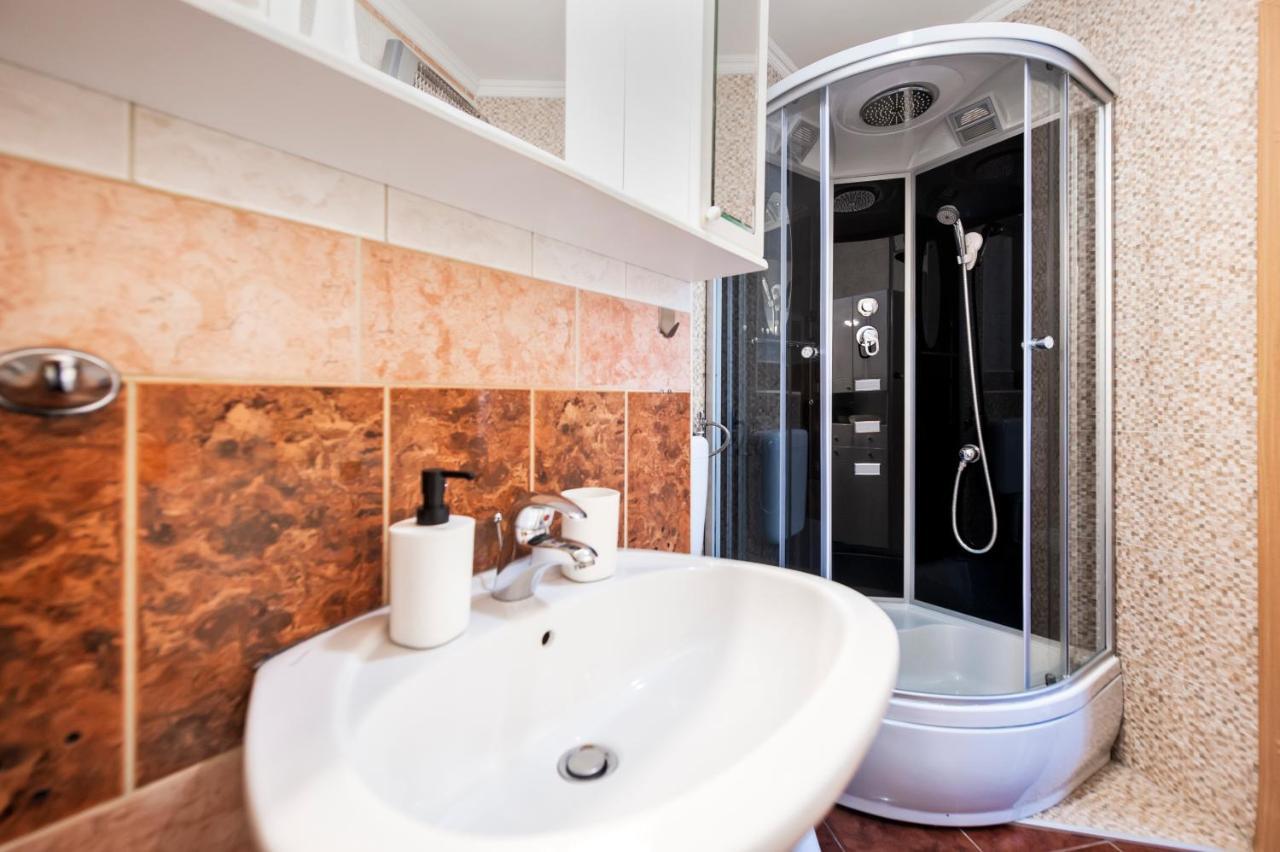 Ap Downtown Apartment Ровінь Екстер'єр фото