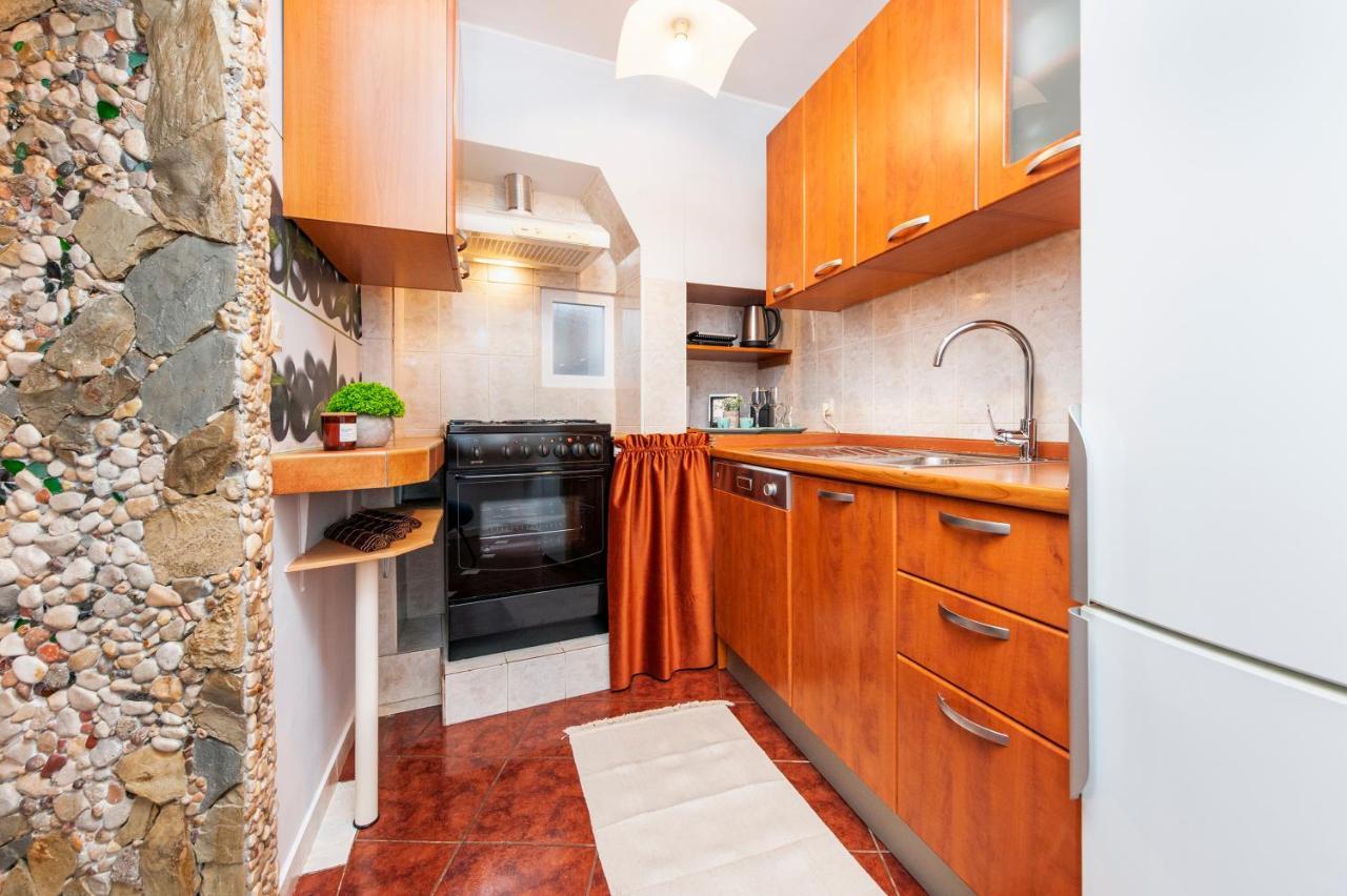 Ap Downtown Apartment Ровінь Екстер'єр фото