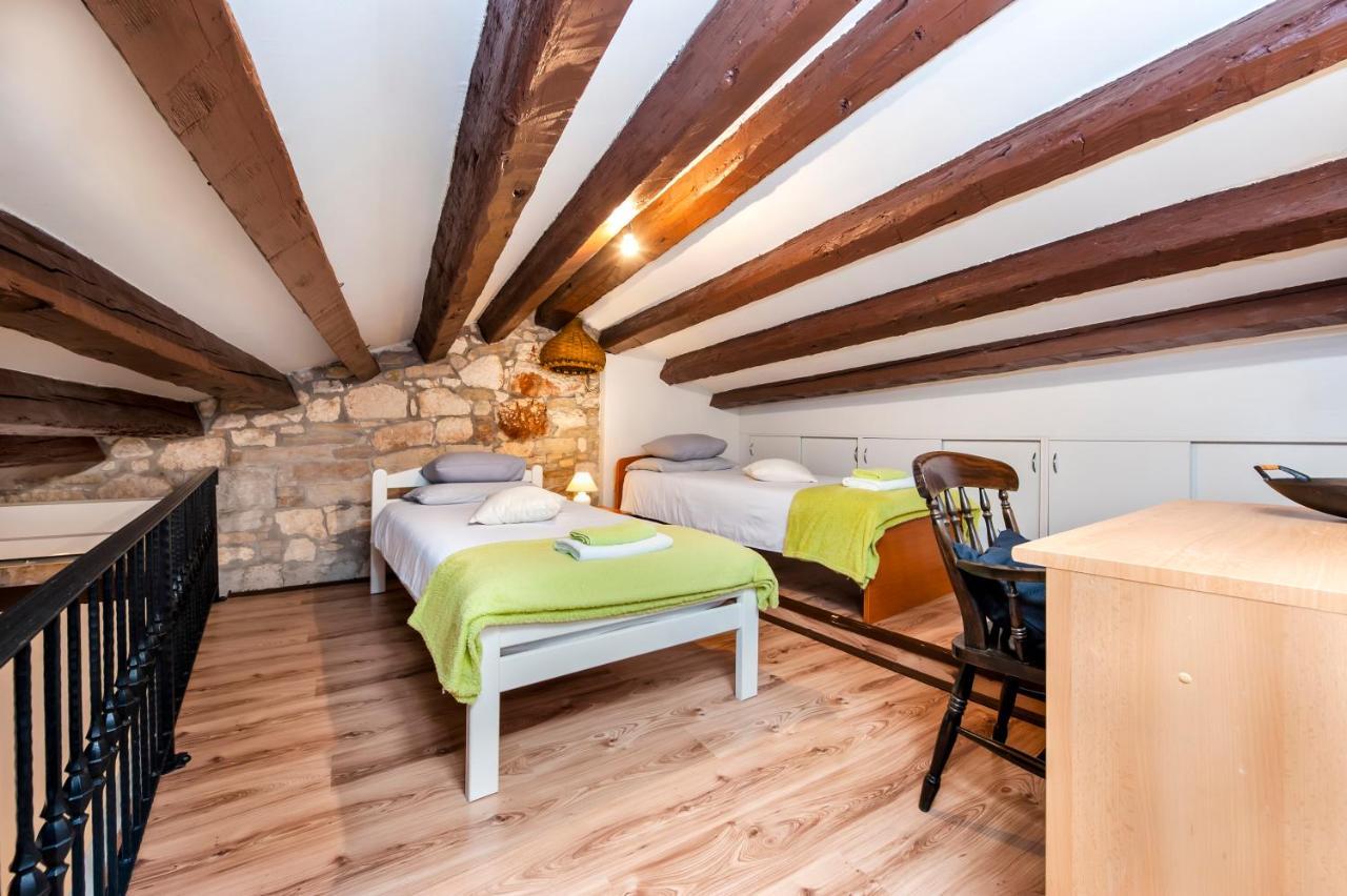 Ap Downtown Apartment Ровінь Екстер'єр фото
