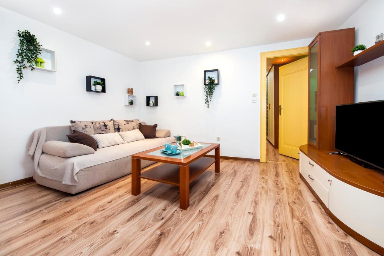 Ap Downtown Apartment Ровінь Екстер'єр фото