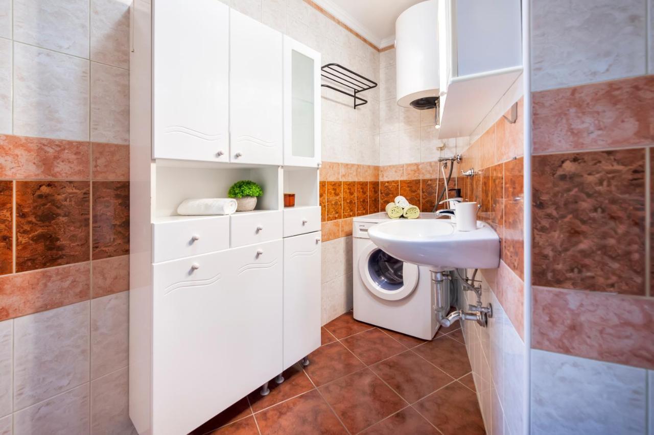 Ap Downtown Apartment Ровінь Екстер'єр фото