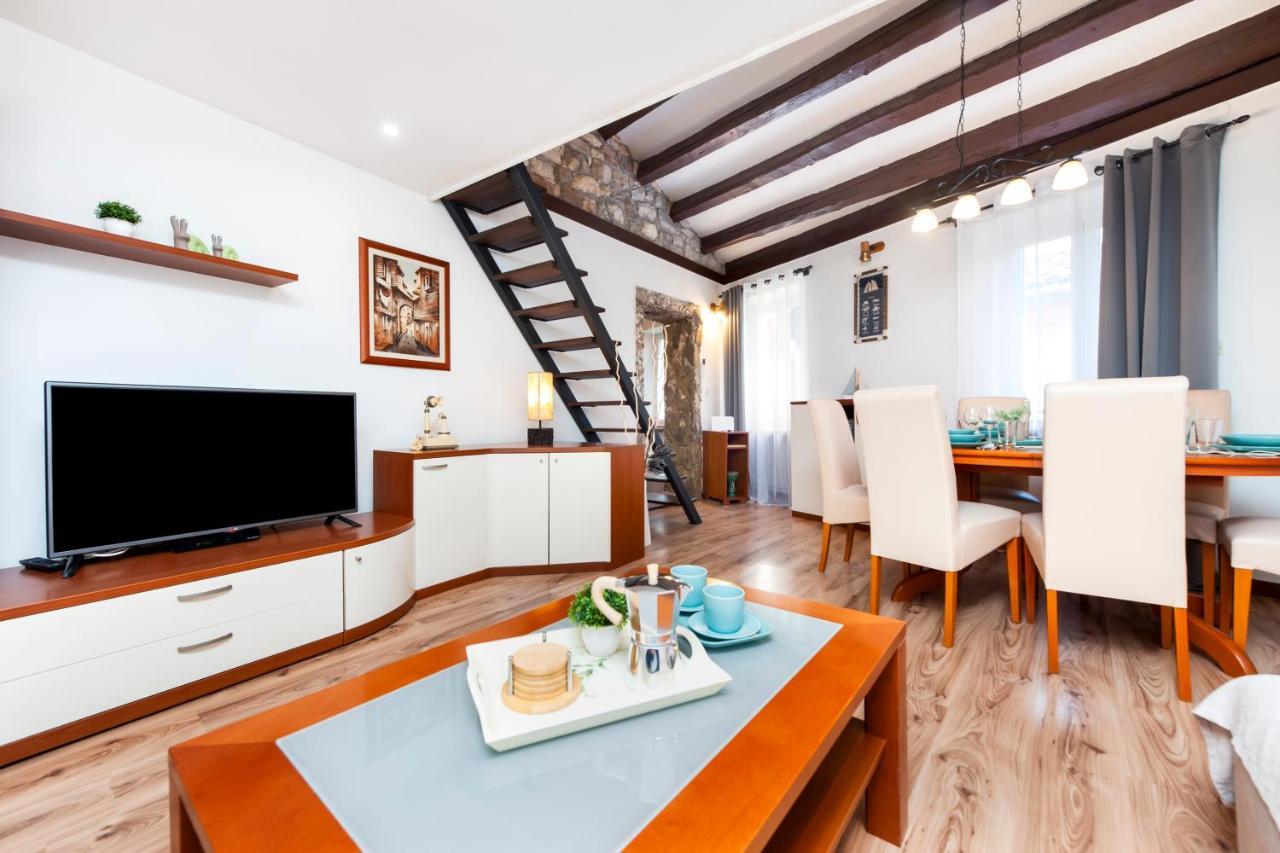 Ap Downtown Apartment Ровінь Екстер'єр фото