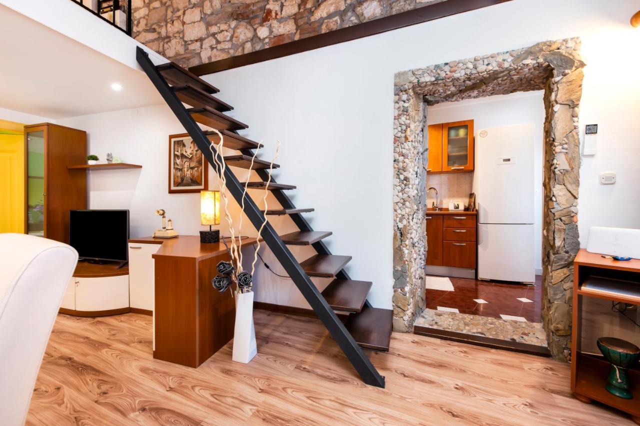 Ap Downtown Apartment Ровінь Екстер'єр фото
